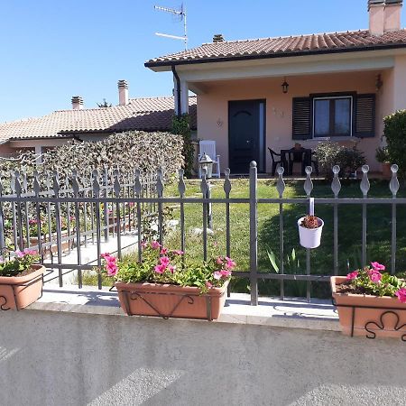 Residence Ai Campi Da Golf Saturnia Bagian luar foto