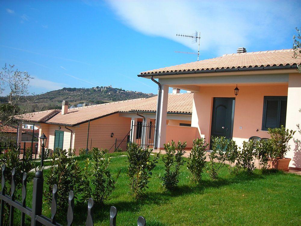 Residence Ai Campi Da Golf Saturnia Bagian luar foto