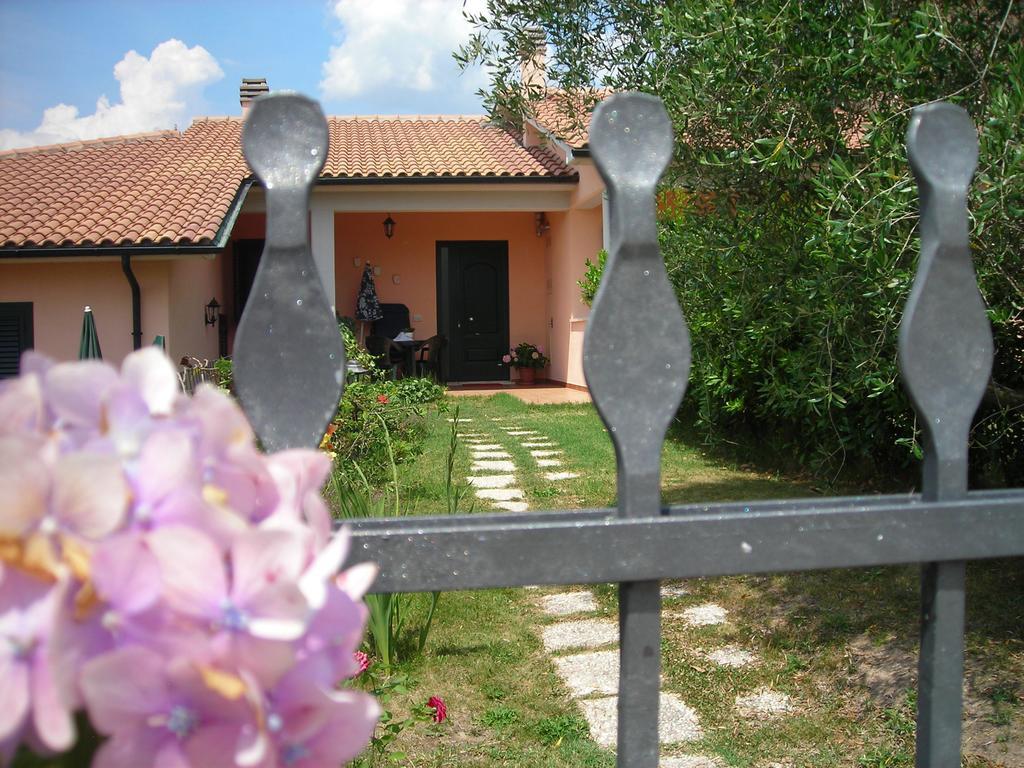 Residence Ai Campi Da Golf Saturnia Bagian luar foto