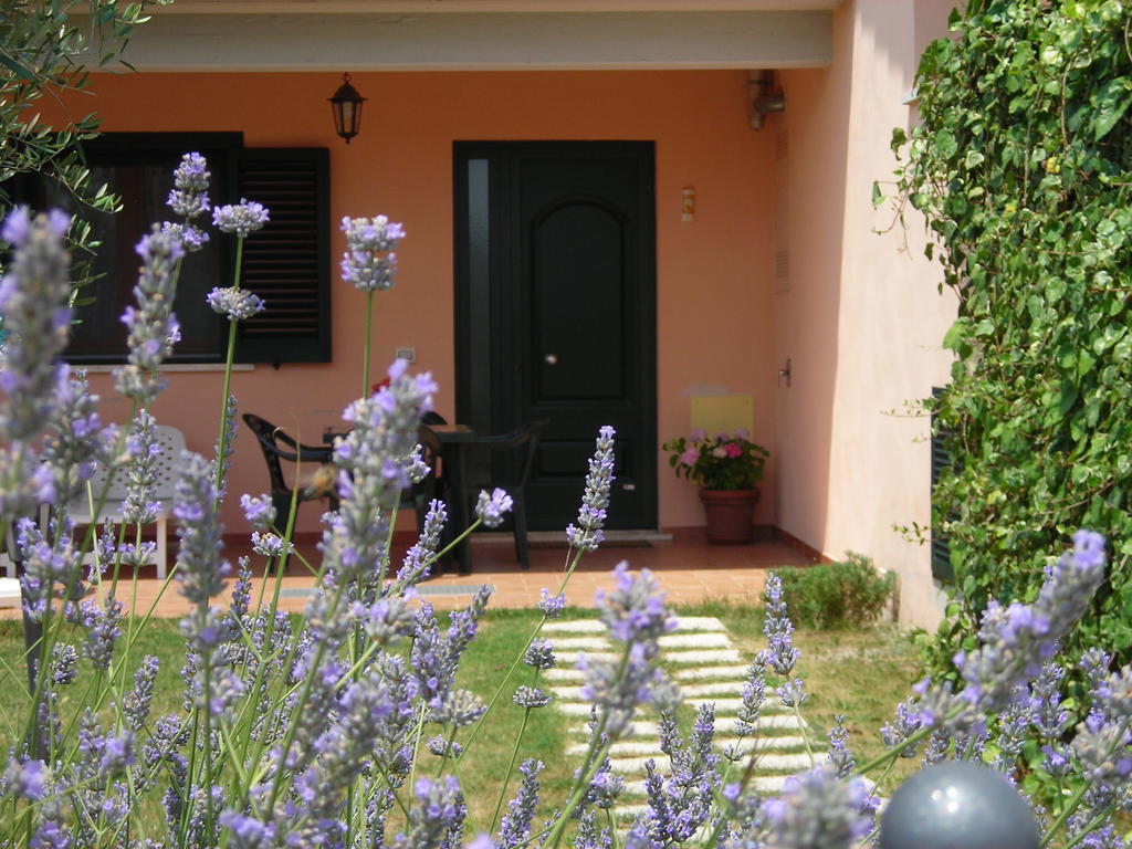 Residence Ai Campi Da Golf Saturnia Bagian luar foto