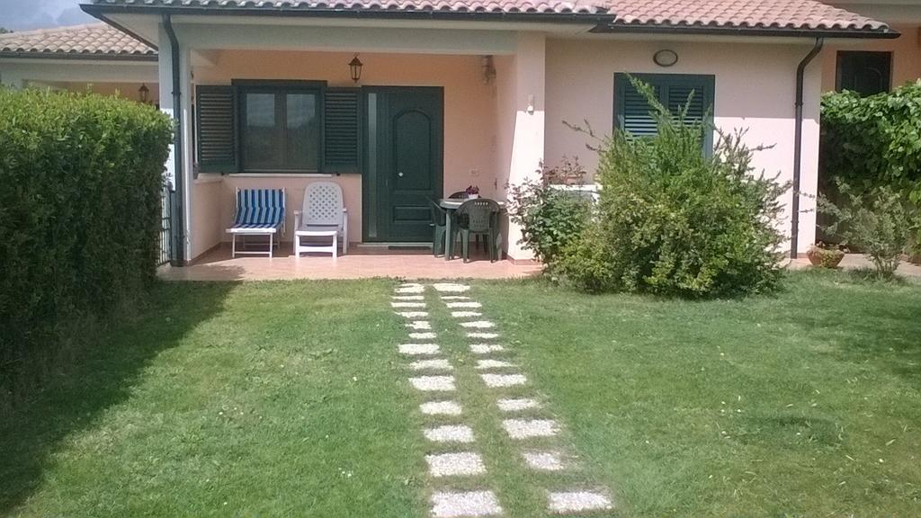 Residence Ai Campi Da Golf Saturnia Bagian luar foto