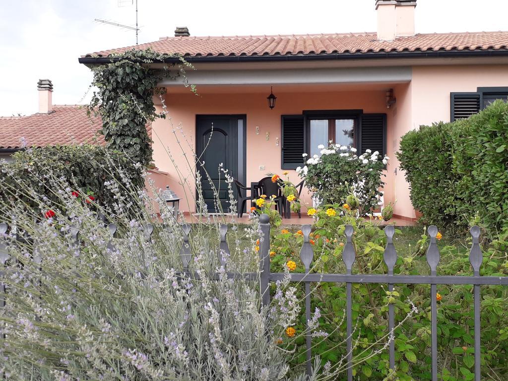 Residence Ai Campi Da Golf Saturnia Bagian luar foto