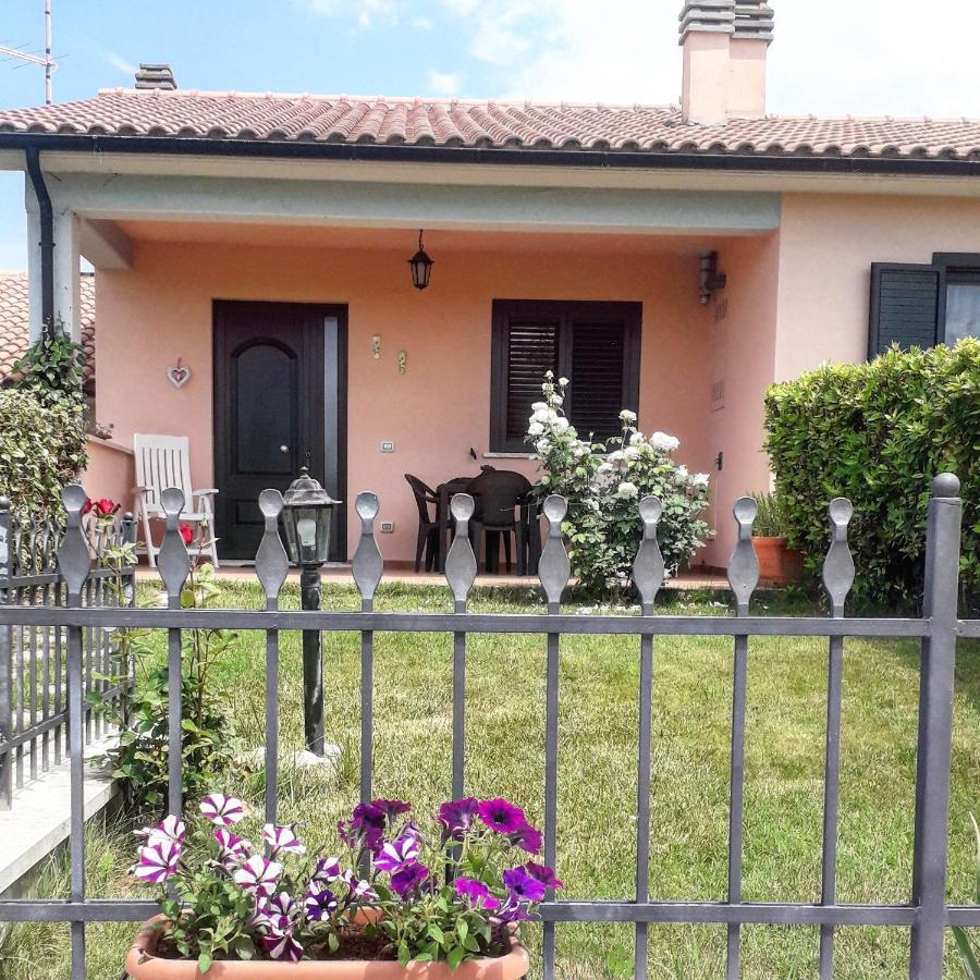 Residence Ai Campi Da Golf Saturnia Bagian luar foto